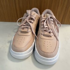 Nike air force one platform leather pink
